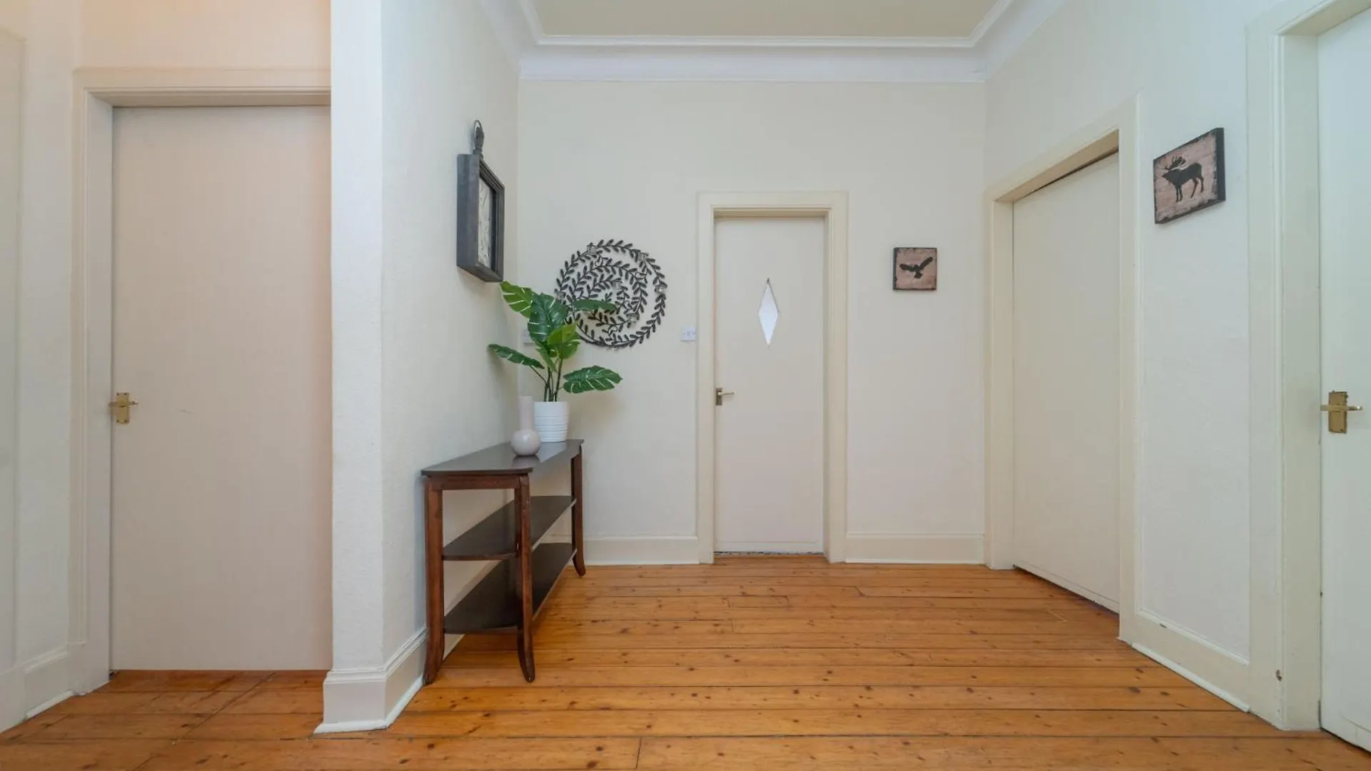 Large City Corner Apartment Edimburgo
